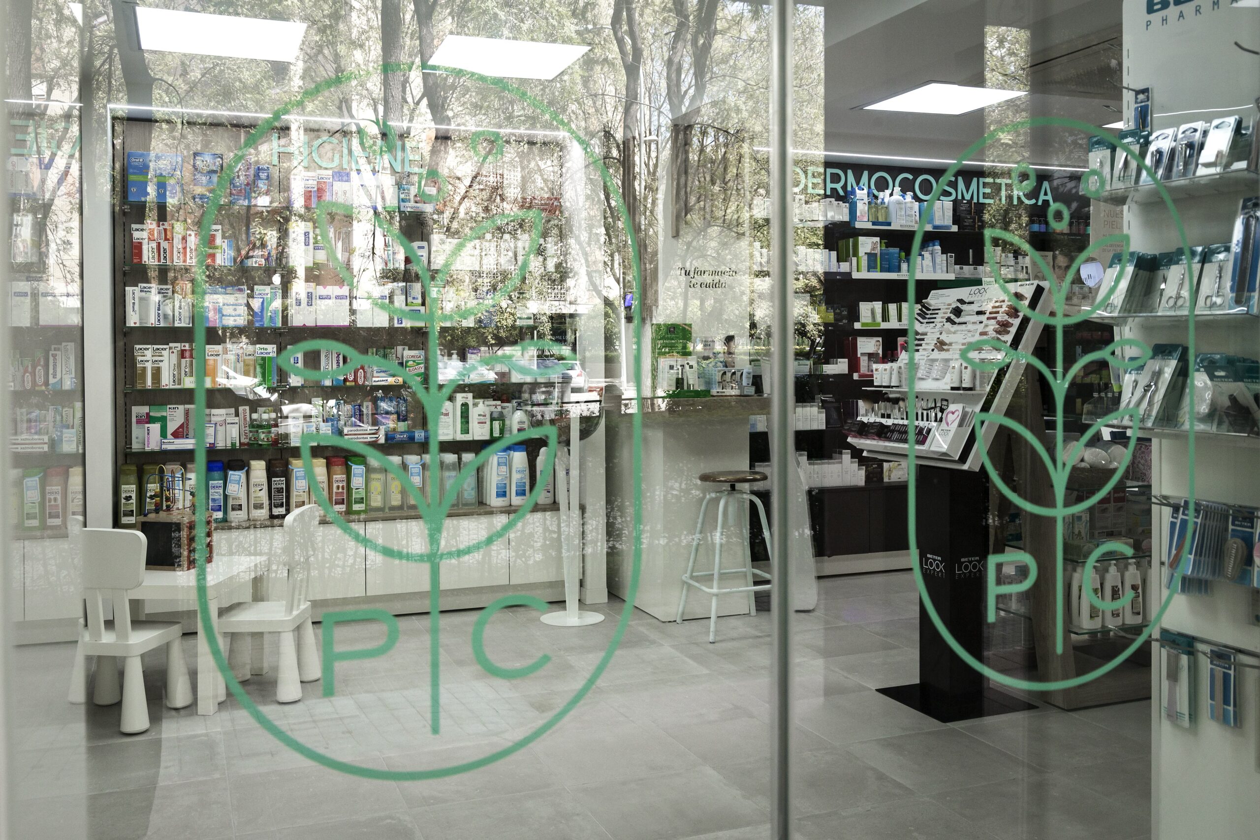 Farmacia Prada + Costa | Kaulak Estudio