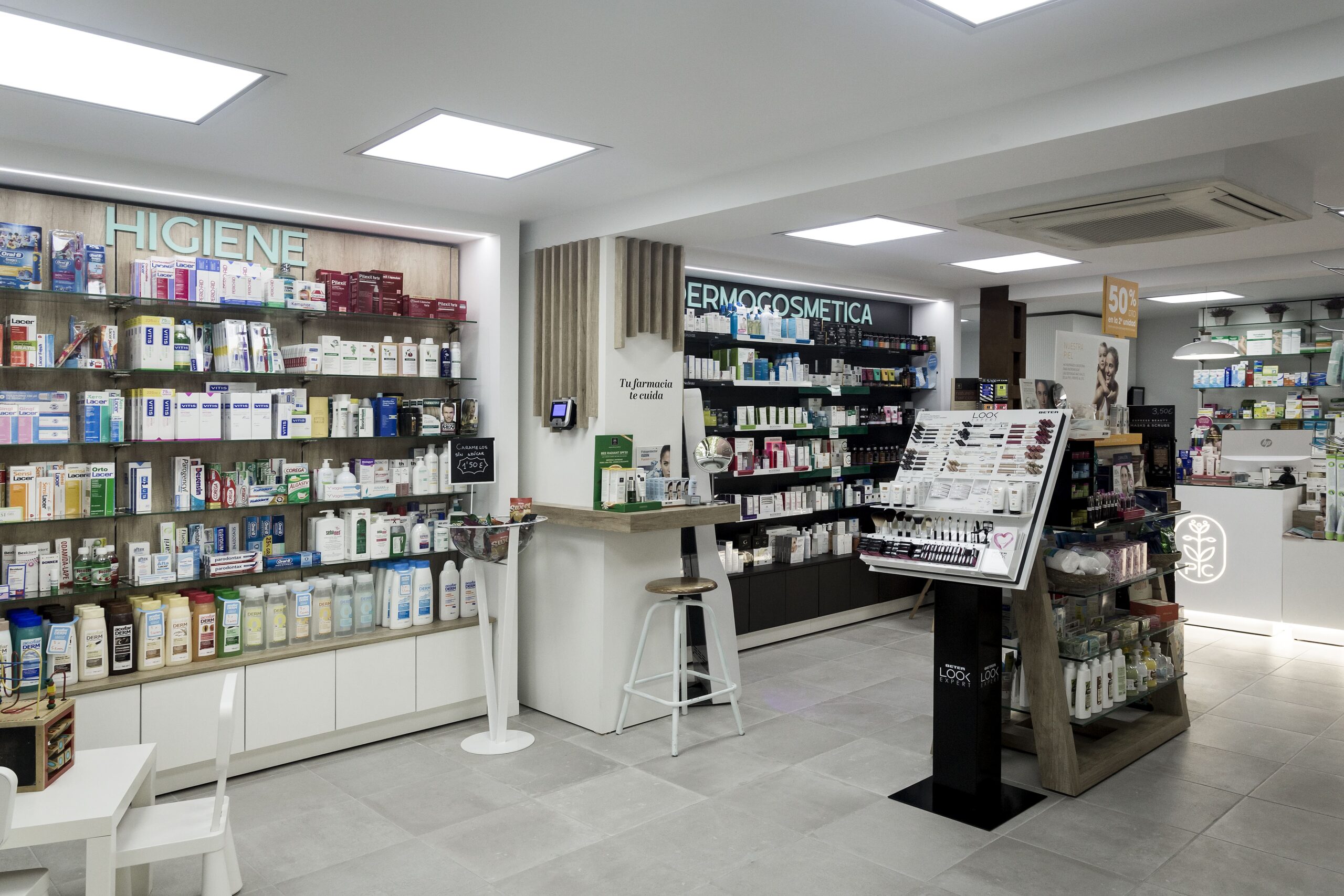 Farmacia Prada + Costa | Kaulak Estudio